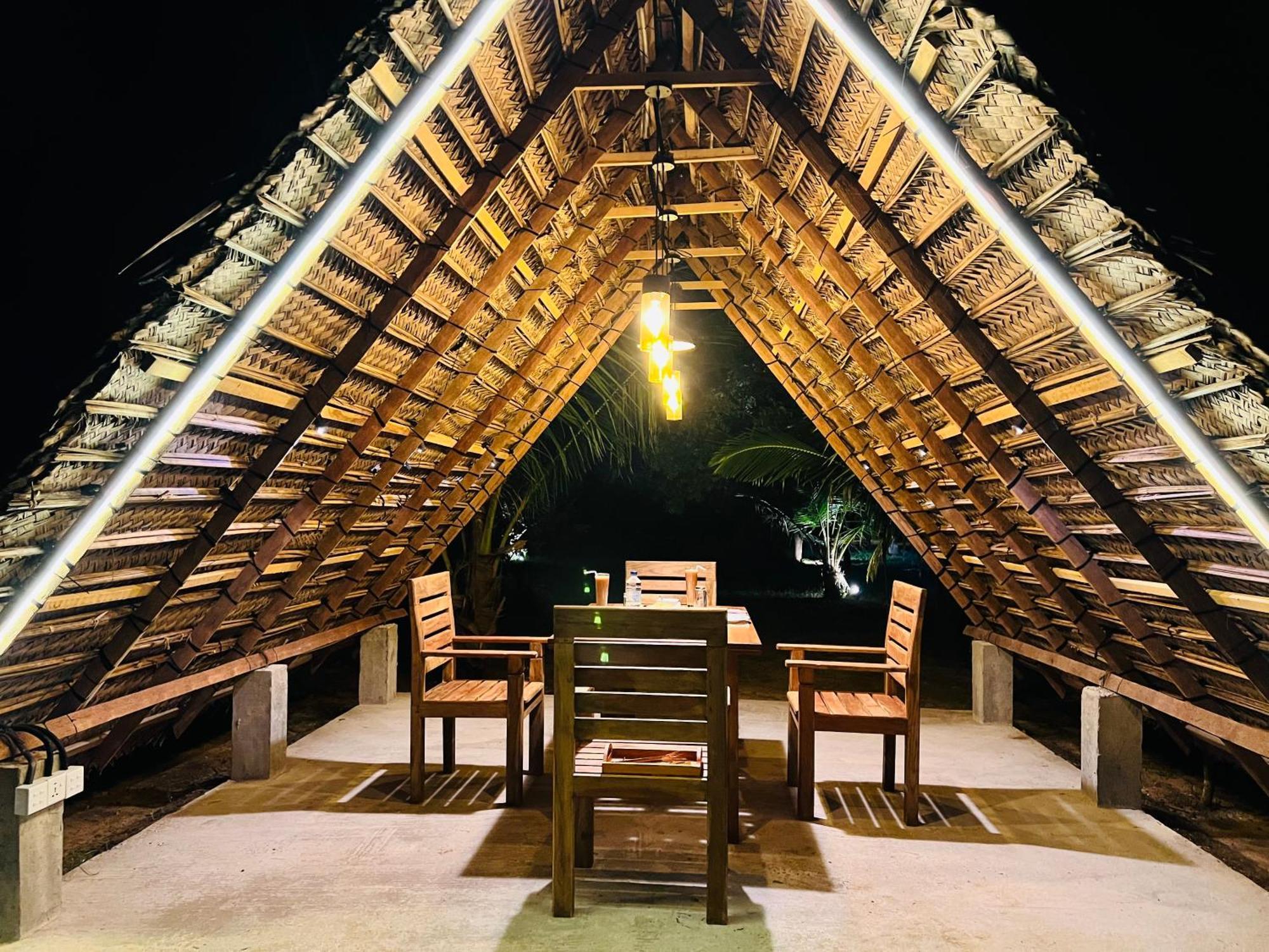 Kingfisher Beach Resort-Yala Kirinda  Extérieur photo
